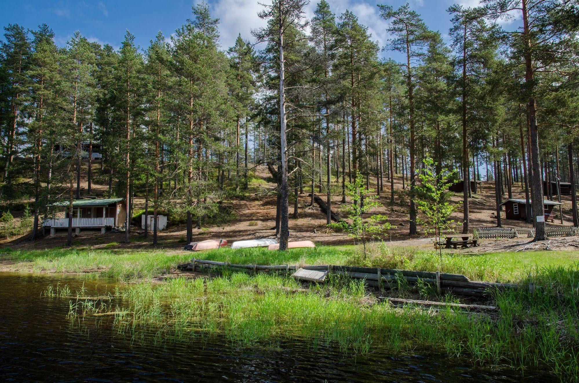 Ahvenlampi Leirintäalueet